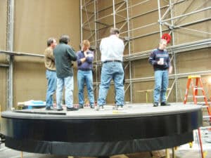 Circular stage lift