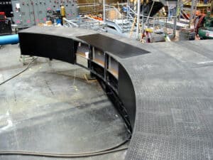 Curved stage lift