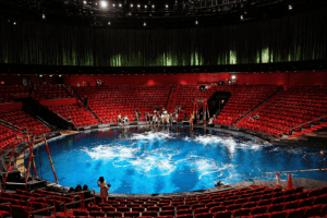 Building-the-City-of-Dreams-underwater-stage-lift-1