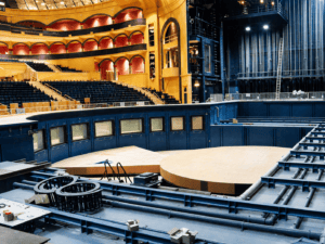 Cirque-du-Soleil-Stage-lift-1