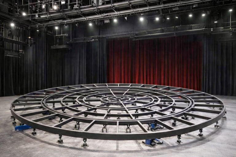 Theater-stage-turntable