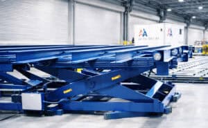 four-post-air-cargo-lift