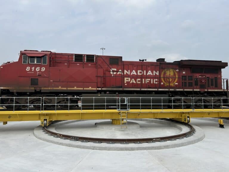 Heavy-duty rail turntable in application