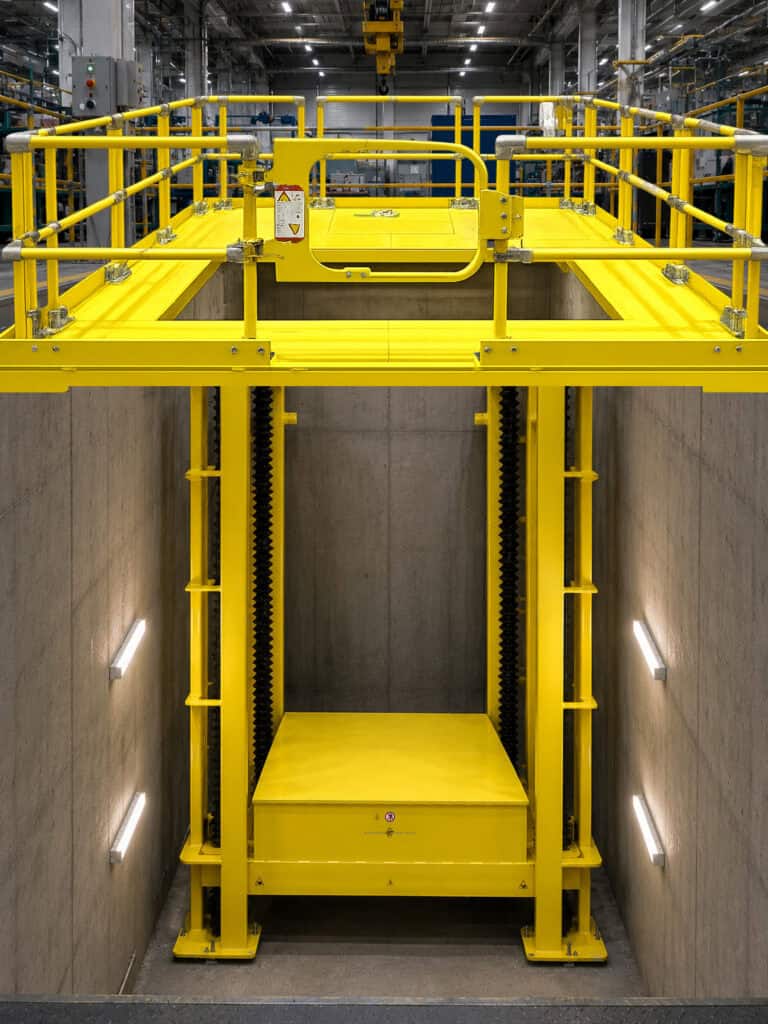 Pit lift cut away with top