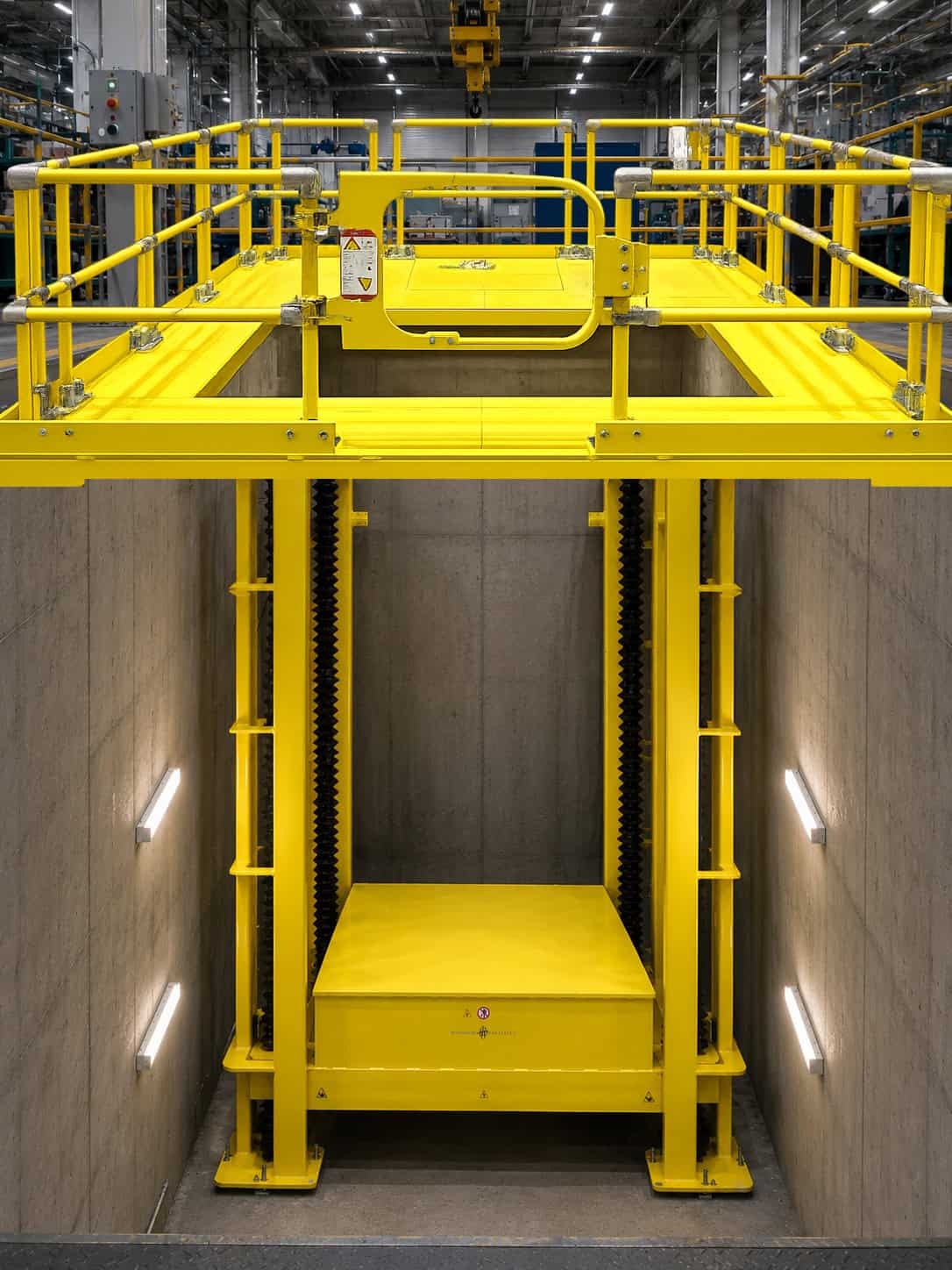 Pit lift cut away with top