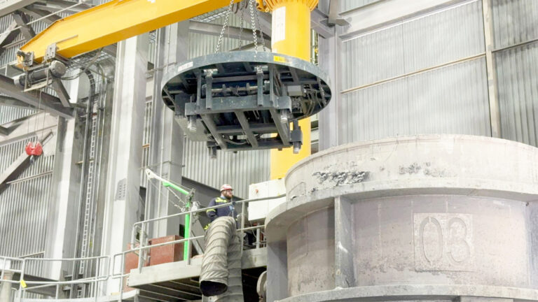 LADLE LIFT IN APPLICATION 1
